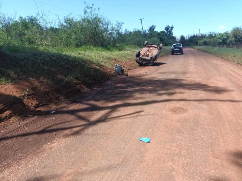 Despiste y vuelco de un automóvil en Itaembé Guazú dejó una persona lesionada 1 WhatsApp Image 2025 10 09 at 16.22.45 1