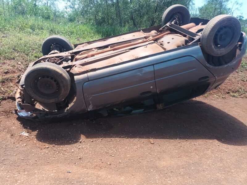 Despiste y vuelco de un automóvil en Itaembé Guazú dejó una persona lesionada 2 WhatsApp Image 2025 10 09 at 16.22.46