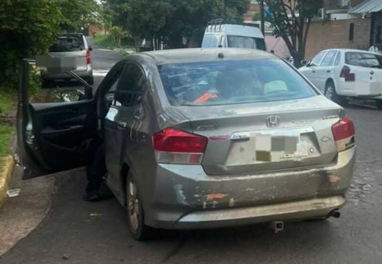 Colisión entre un automóvil y una motocicleta en Posadas dejó un herido