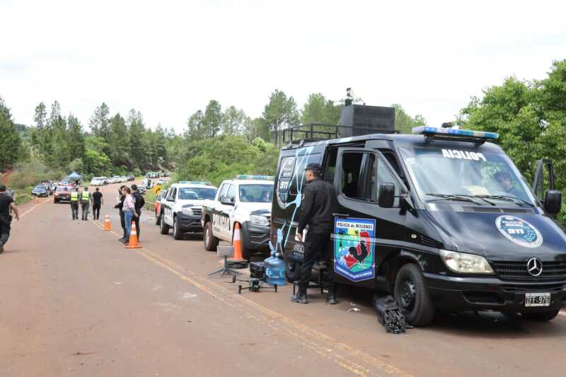 Campo Viera: autoridades provinciales recorren la zona tras un siniestro vial que dejó muertos y heridos 5 recorrida trageda campo viera 1