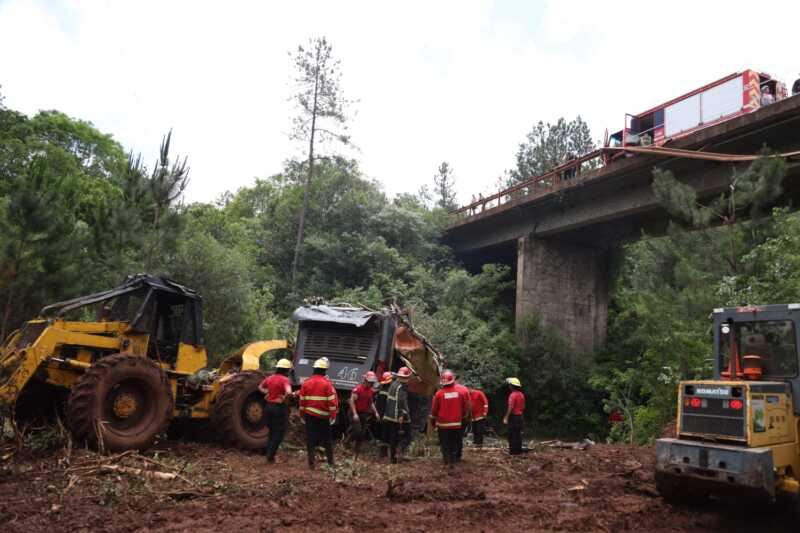 Campo Viera: autoridades provinciales recorren la zona tras un siniestro vial que dejó muertos y heridos 2 recorrida trageda campo viera 4