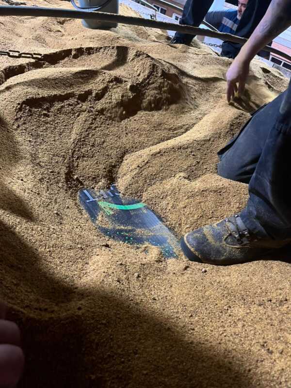 Secuestraron 100 mil atados de cigarrillos ilegales ocultos bajo una carga de maíz en un camión 3 WhatsApp Image 2025 11 16 at 09.22.04