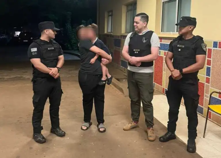 Desesperado rescate en Posadas: policías reanimaron a un niño de dos años sin aparentes signos vitales