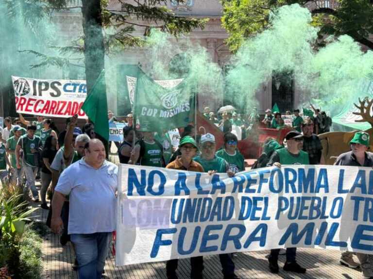 ATE y CTA marcharon en Posadas contra la reforma laboral y por mejoras salariales