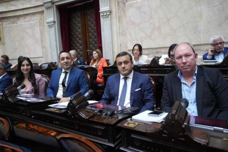 Fuertes críticas a diputados renovadores por rechazar el financiamiento universitario y la emergencia en discapacidad