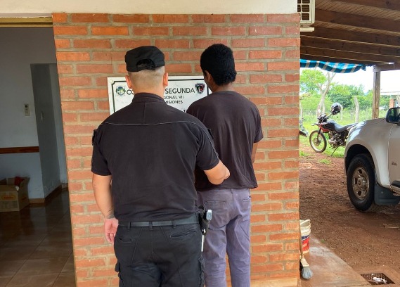 Detienen a un hombre en San José por arrastrar a su perro hasta matarlo