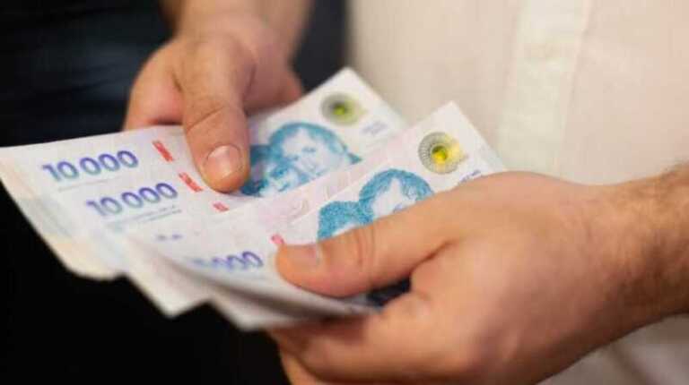 Nación definió el salario mínimo hasta agosto de 2026: sube a $328.400