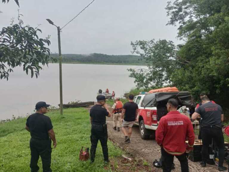 Desesperada búsqueda de policía que cayó al río Paraná y desapareció en la zona de Loreto