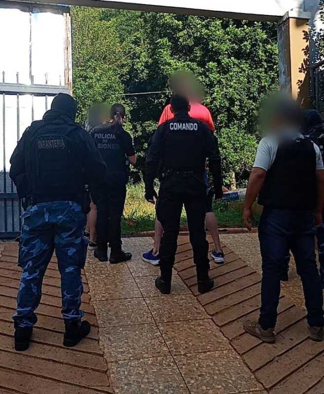 Detienen en Oberá a un hombre armado con identidad falsa tras un operativo policial 3 detenido obera 1