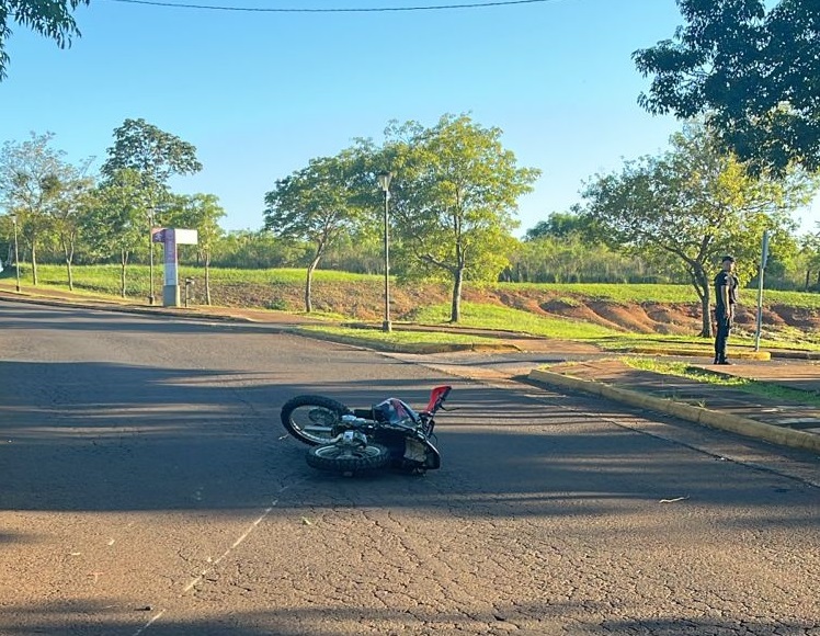 Falleció un motociclista tras despistar en el Acceso Oeste de Posadas