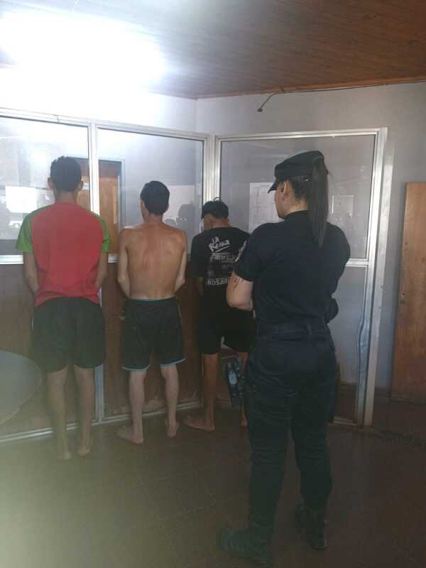tres detenidos posadas 1