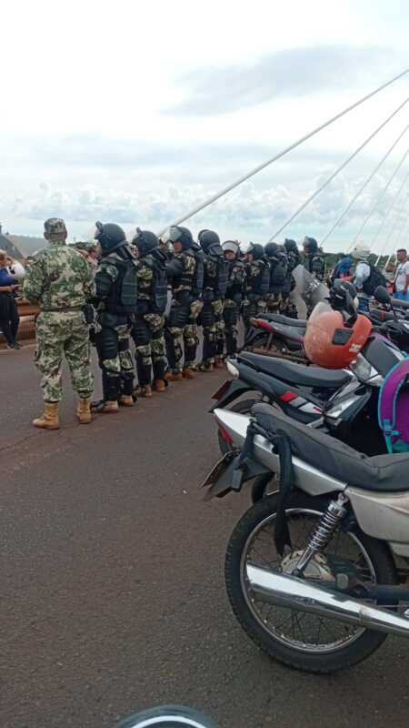 Corte total en el puente Posadas–Encarnación por protesta de paseros paraguayos 1 corte 1