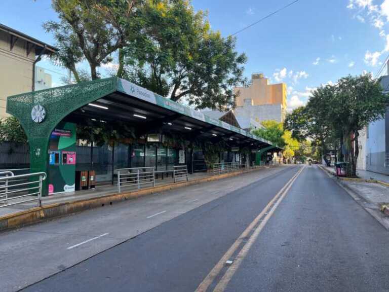 Posadas, Garupá, Candelaria y Oberá: el paro de colectivos sigue este viernes por falta de pago de salarios