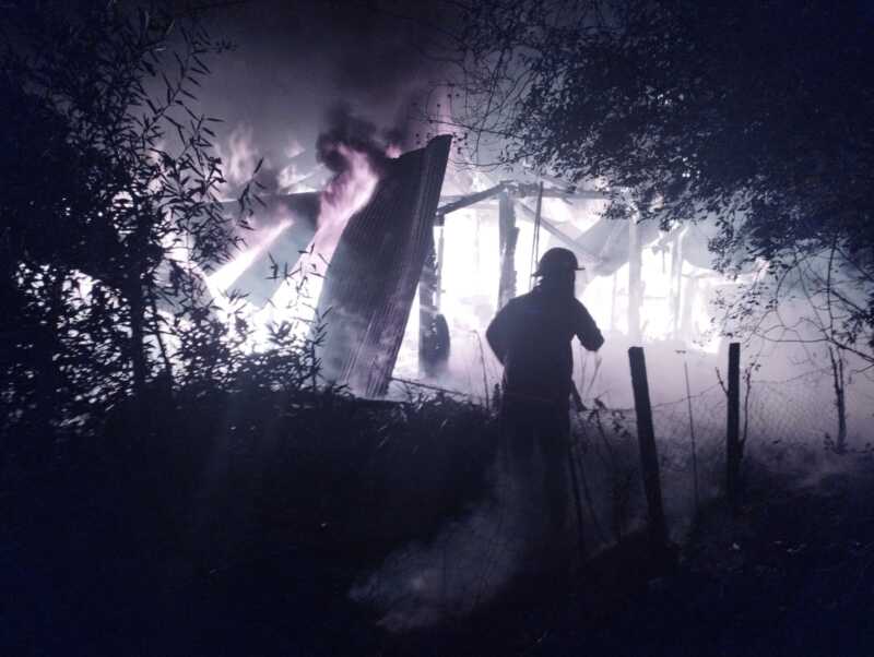 Tragedia en Santa Ana: encontraron restos humanos tras un voraz incendio en una casa 3 incendio santa ana 4