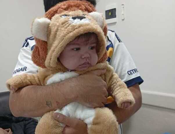 Liam, el bebé misionero que sobrevivió a dos cirugías a corazón abierto y sueña con volver a casa 2 lian 6 e1780062982544