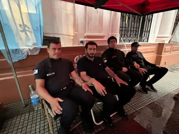 policias