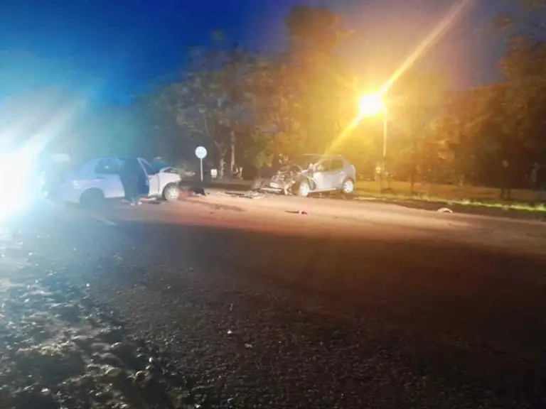 Cuatro personas fueron hospitalizadas tras un choque frontal en Alem