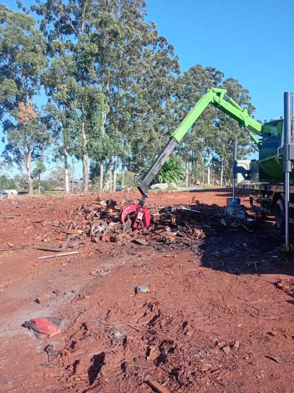Compactaron 127 toneladas de vehículos secuestrados en dependencias policiales de la zona norte de Misiones 3 compactacion 3