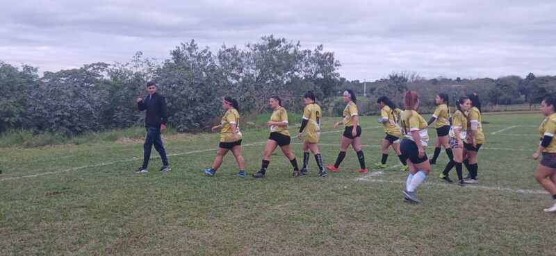 Impulsan el crecimiento del fútbol femenino con un torneo de mamis en Posadas 2 futbol femenino 2 1