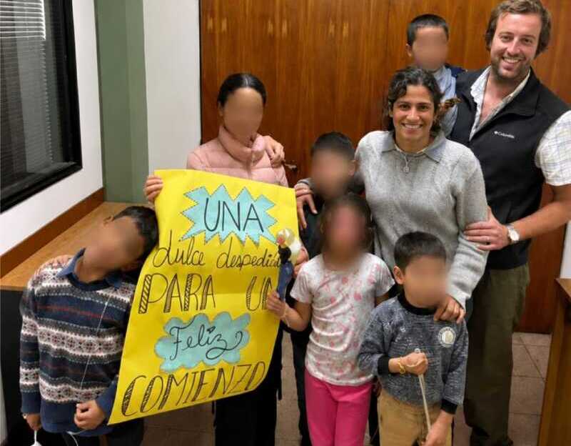 hermanos adoptados e1780594074870