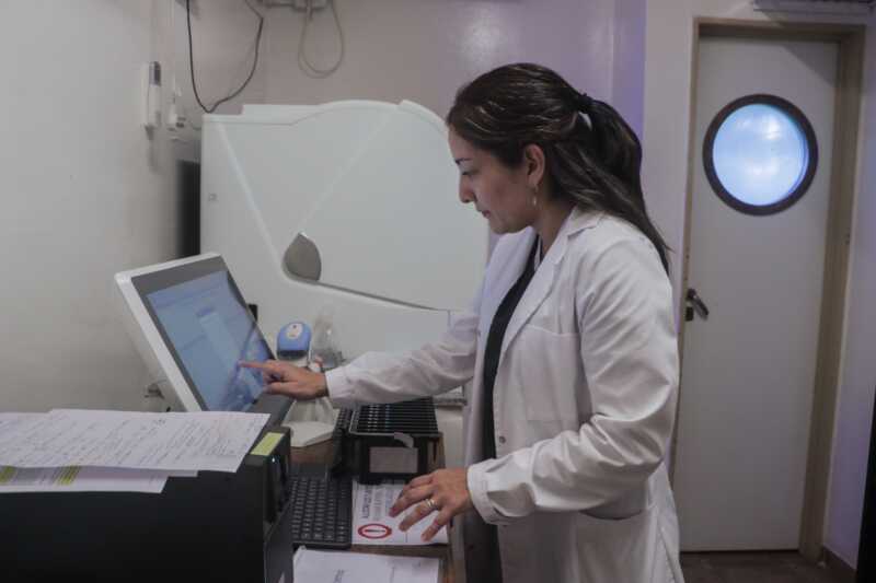 El Laboratorio Central de Misiones procesa 15.000 muestras al mes y suma diagnóstico rápido de tuberculosis 1 laboratorio 1