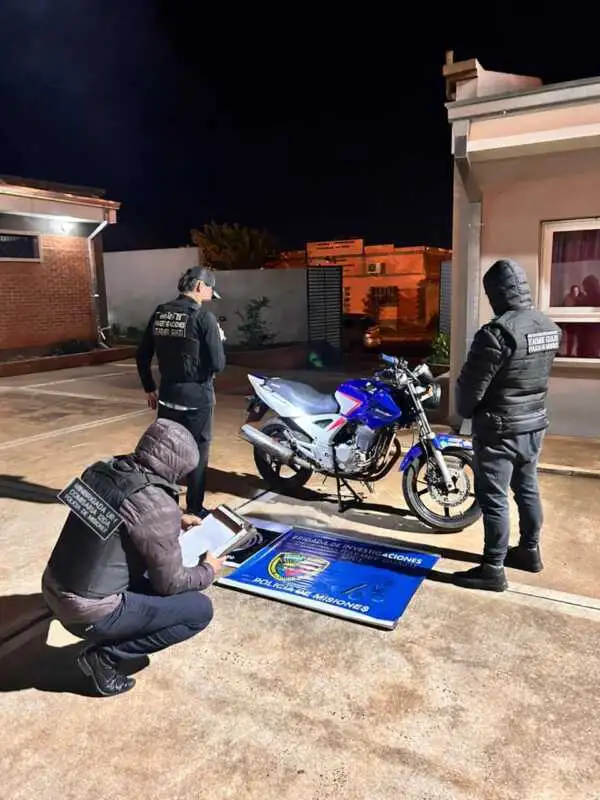 Indentificaron a dos ladrones que robaron un riñonera de un vehículo estacionado en Villa Cabello 2 ladrones villa cabello 1