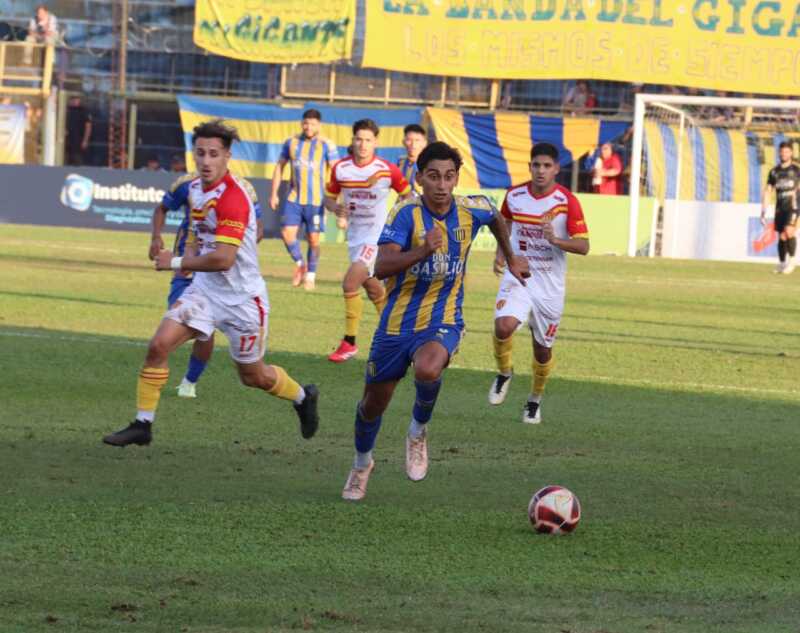 Mitre le ganó 2-0 a Sarmiento y mantiene el invicto de local 1 mitre 1