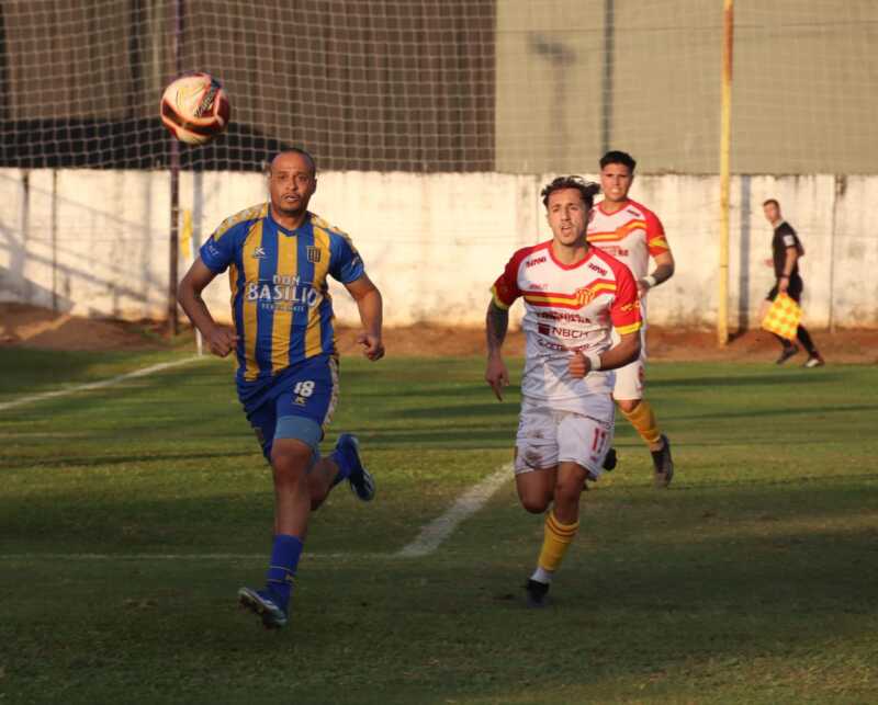 Mitre le ganó 2-0 a Sarmiento y mantiene el invicto de local 2 mitre 2