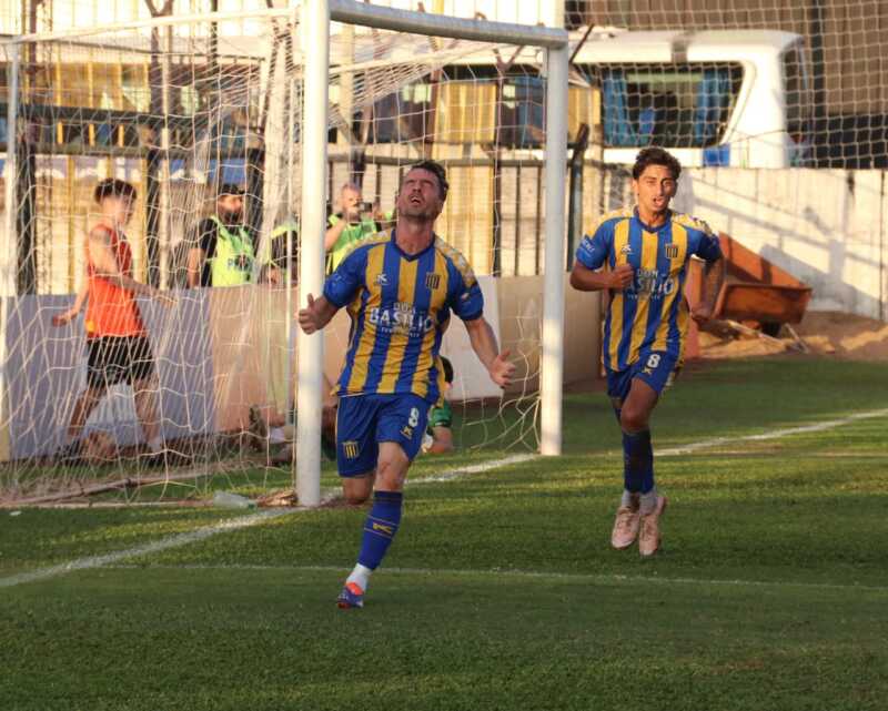 Mitre le ganó 2-0 a Sarmiento y mantiene el invicto de local 3 mitre 3