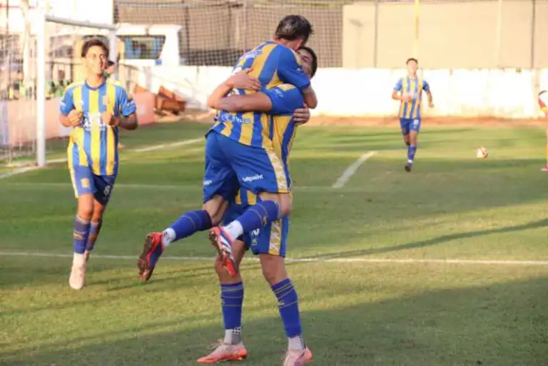 Mitre le ganó 2-0 a Sarmiento y mantiene el invicto de local