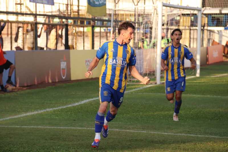 Mitre le ganó 2-0 a Sarmiento y mantiene el invicto de local 4 mitre 5