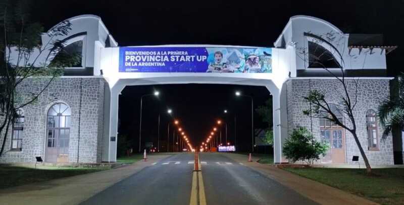 El Arco vuelve a recibir a los visitantes como la “Tierra Colorada” y deja atrás la referencia a la “provincia start up” 1 startap arco e1664466344218