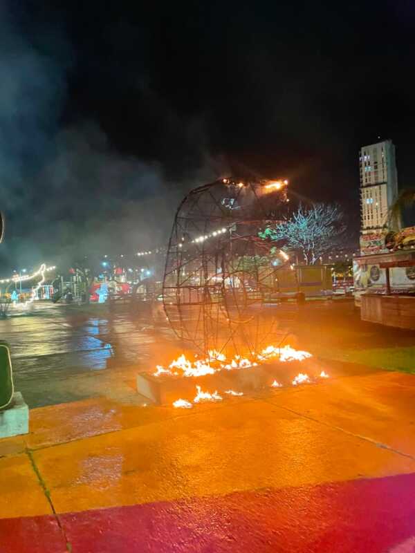 Bomberos controlaron un principio de incendio en el ingreso al Parque de las Fiestas en Posadas 1 incendio 1