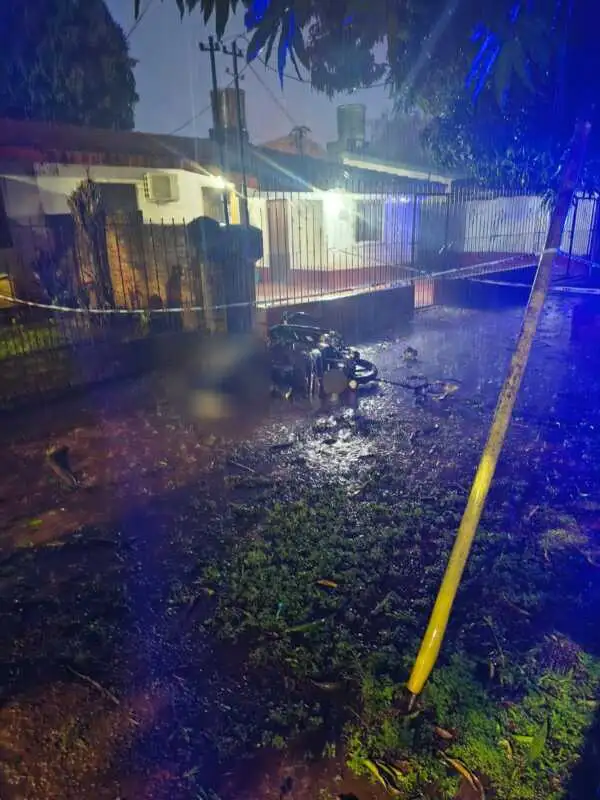 Un motociclista falleció tras chocar contra el muro de una vivienda en Posadas 1 motociclista fallecido 1