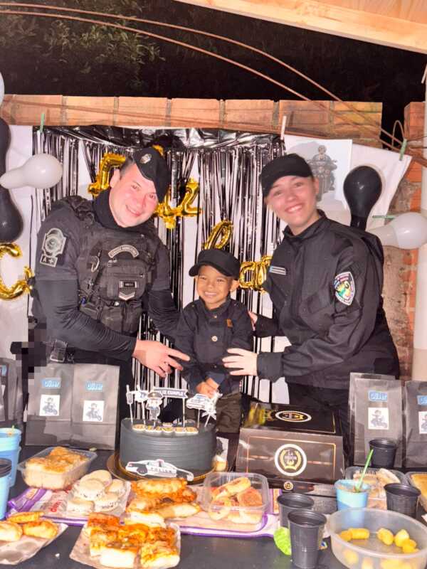 oliver con polis 1
