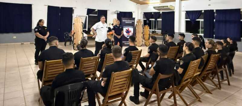 Nuevos policías se prepararon en RCP y primeros auxilios para asistir en emergencias en Eldorado 1 polis 2