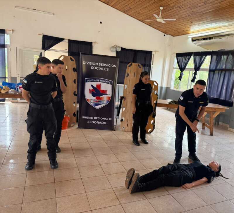 Nuevos policías se prepararon en RCP y primeros auxilios para asistir en emergencias en Eldorado 3 polis 4