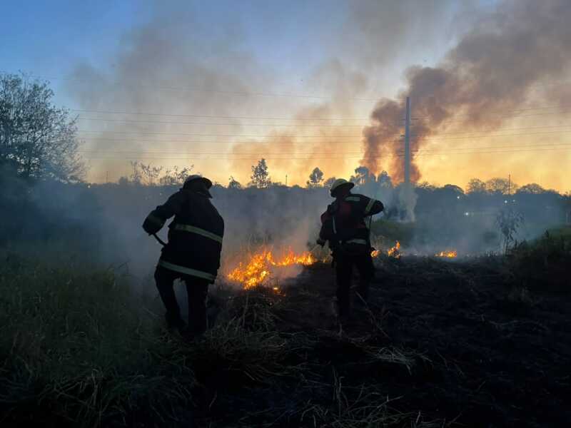Bomberos extinguieron el incendio en Campo San Juan tras más de 17 horas de trabajo y 134 hectáreas afectadas 1 BOMBEROS 1