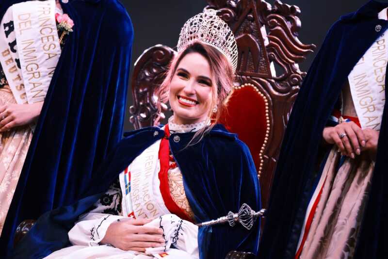 Noche de coronación en Oberá: Melina Lovello es la nueva Reina Nacional del Inmigrante 1 WhatsApp Image 2026 09 10 at 08.00.41 2