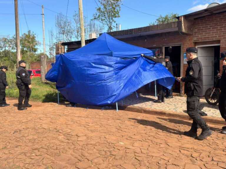 Misteriosa muerte en Garupá: un hombre apareció herido, se desplomó en la vereda y falleció