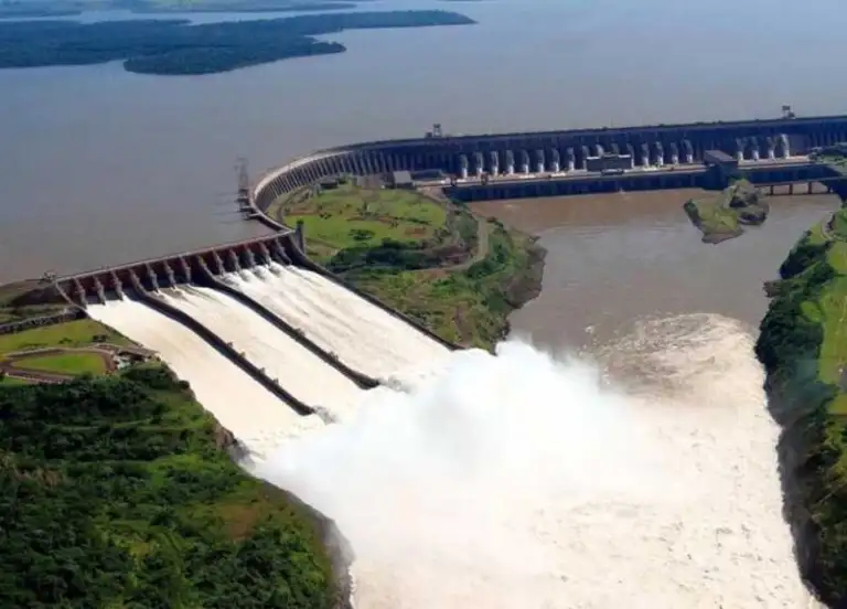 Itaipú abrió sus compuertas y en Misiones monitorean la crecida del río Paraná