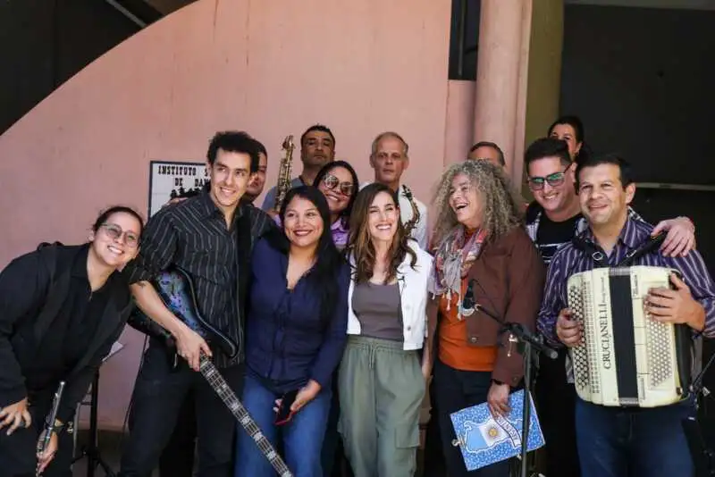 Soledad Pastorutti llegó a Posadas con su proyecto “30 Pueblos” y recorrió la cultura misionera 4 soledad en posadas 13 1