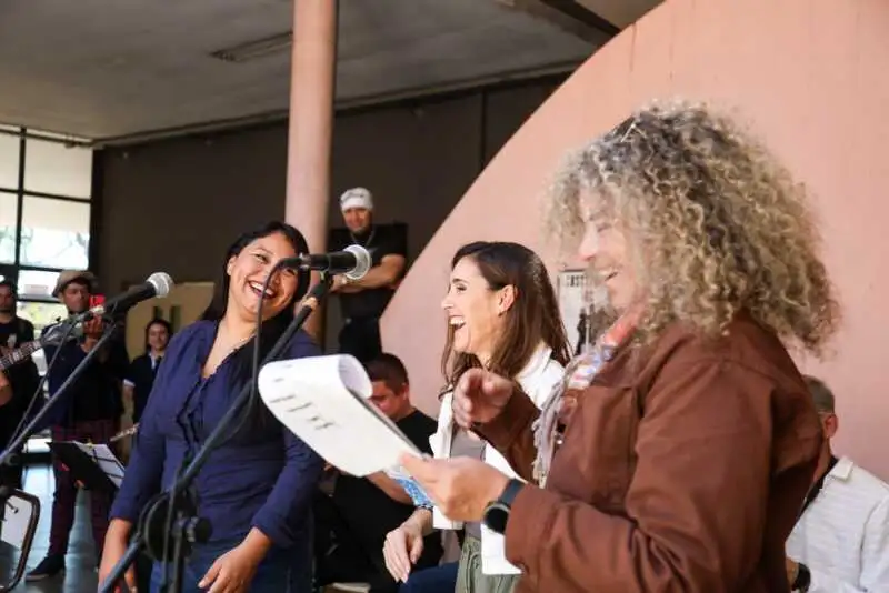 Soledad Pastorutti llegó a Posadas con su proyecto “30 Pueblos” y recorrió la cultura misionera 2 soledad en posadas 9 1