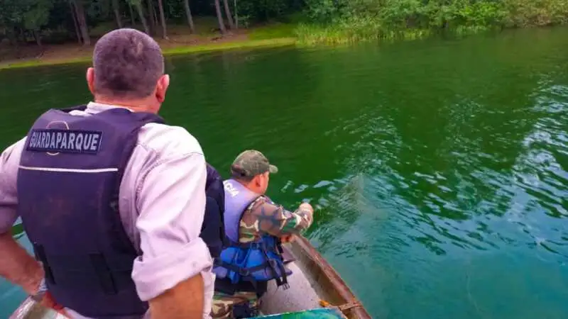 Guardaparques secuestraron redes de pesca ilegal en el Paisaje Protegido Lago Urugua-í 2 GUARDAPARQUS 2