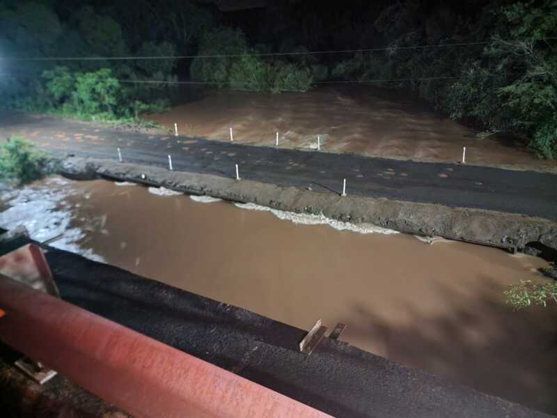 El intenso temporal dejó 40 viviendas dañadas, una familia evacuada y tres puentes cortados en Misiones 1 WhatsApp Image 2026 10 23 at 06.38.23