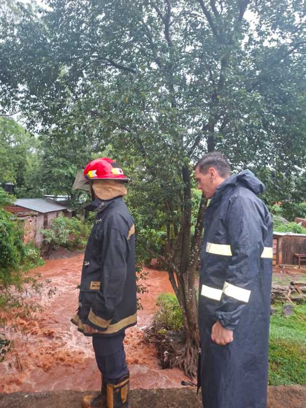 Despistaron y cayeron al arroyo Mbotaby de Oberá: un hombre desaparecido y tres hospitalizados 1 despiste 1 1
