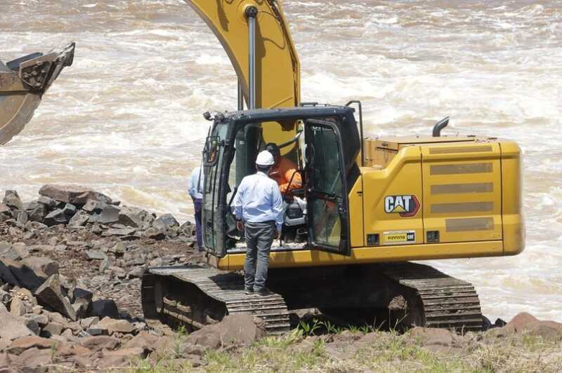 Obras de urgencia en Yacyretá tras el desgaste de una defensa por la fuerza del río Paraná 2 obras yacyreta 2